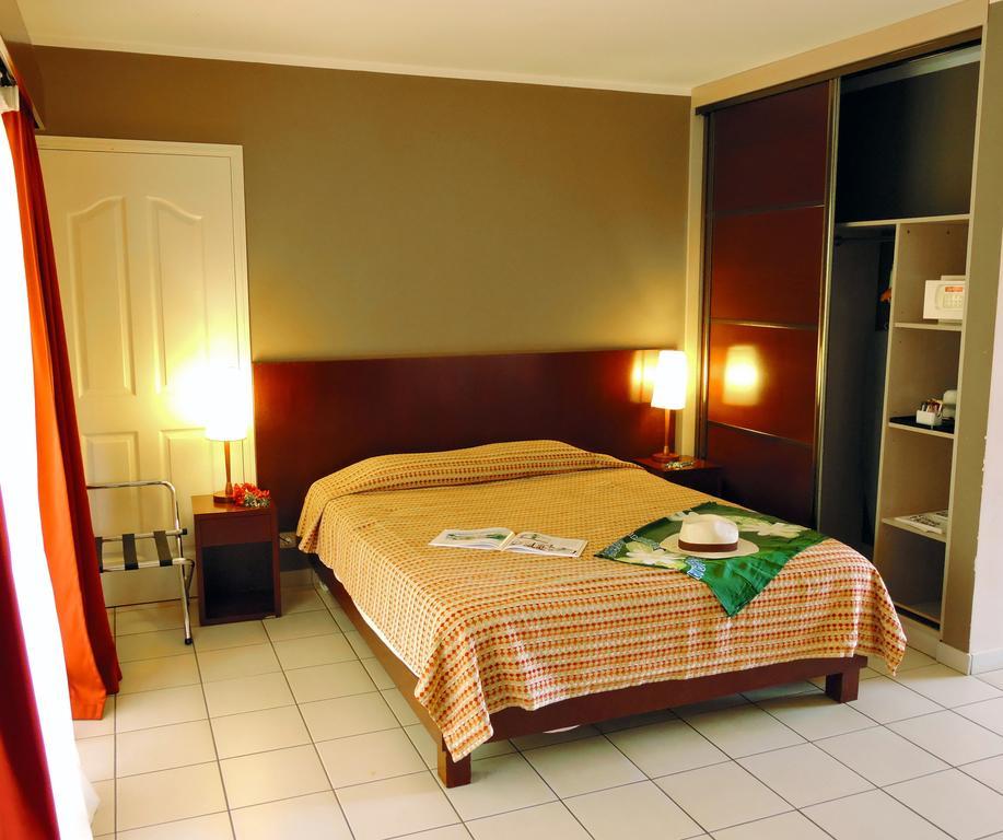 Koniambo Hotel Koné Cameră foto