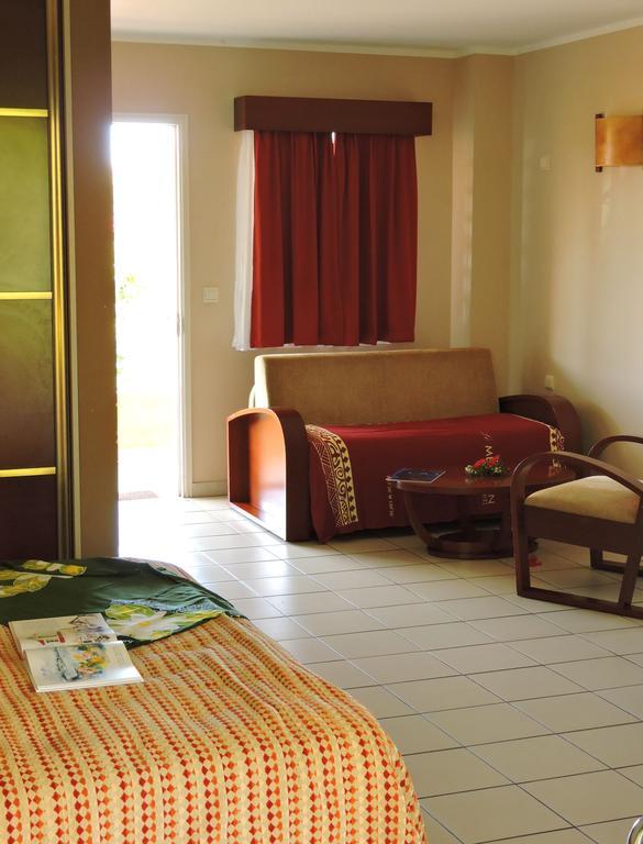 Koniambo Hotel Koné Cameră foto