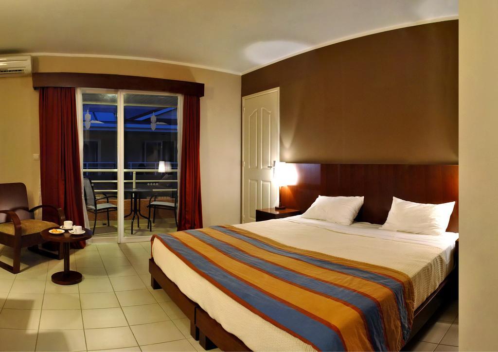 Koniambo Hotel Koné Cameră foto